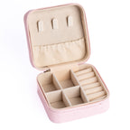 علبة المجوهرات والاكسسوارات